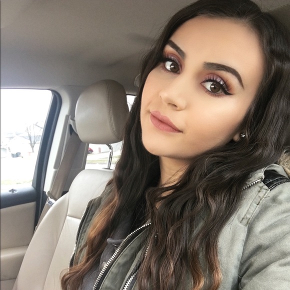 Meet your Posher, Elizabeth - Picture 1 of 1